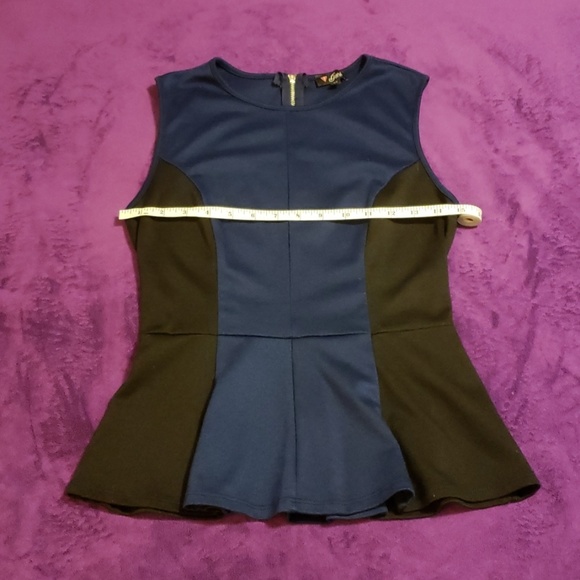 GUESS - Picture 3 of 5